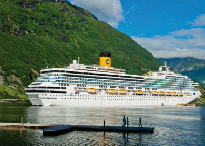 Costa Fortuna im Fjord