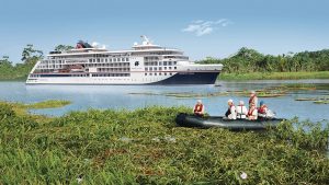 HANSEATIC Expeditionsschiffe auf dem Amazonas