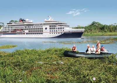 HANSEATIC Expeditionsschiffe auf dem Amazonas