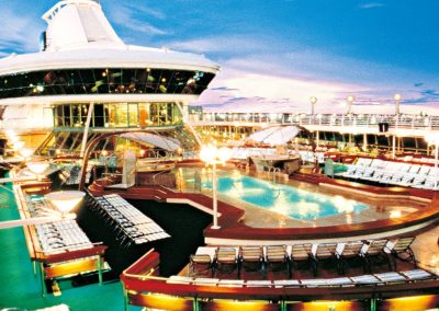 Vision of the Seas Pooldeck